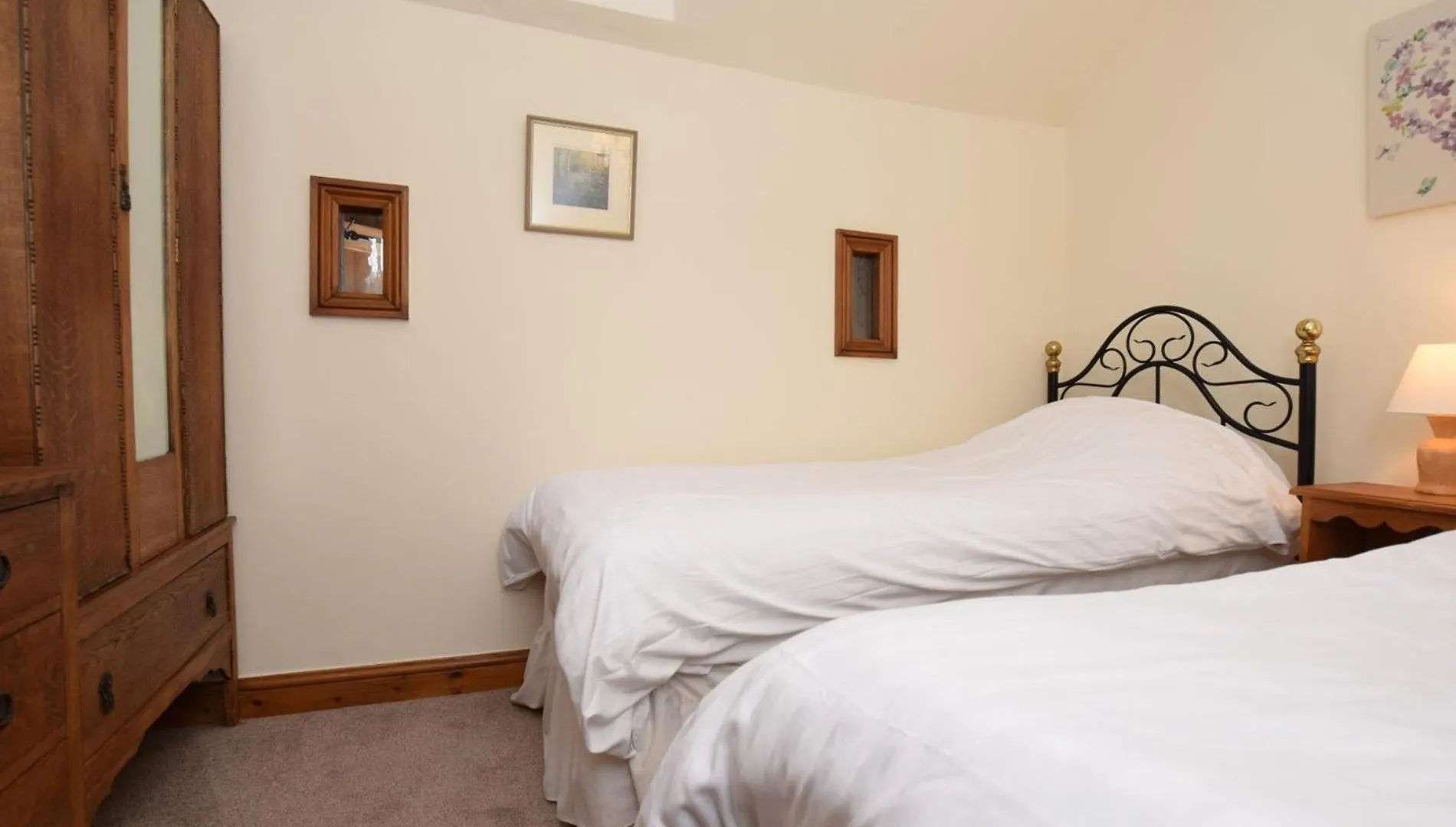 3 Bed In Hope Pk432 Villa Aston